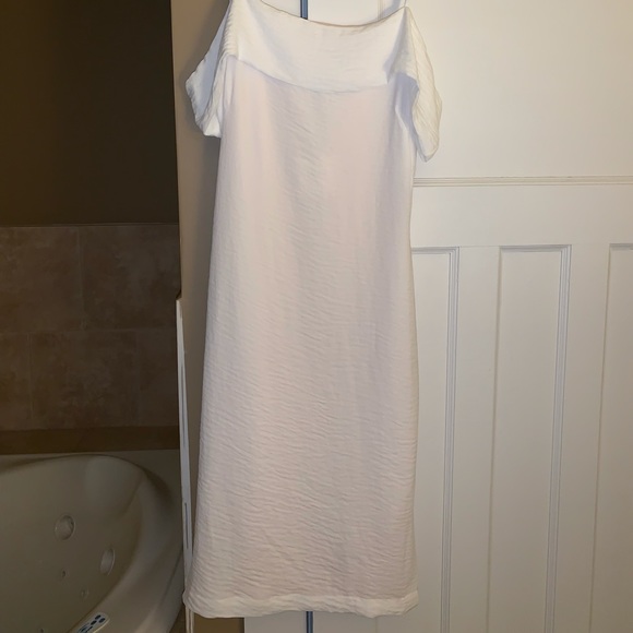 DRA Los Angeles White Off Shoulder Dress - Picture 5 of 5